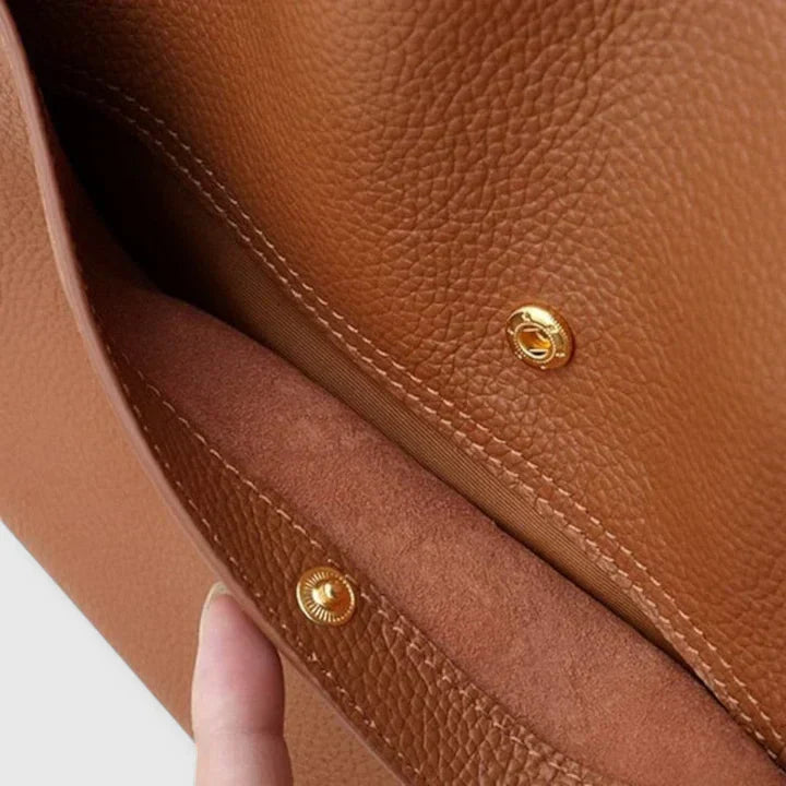 Eirunn™ | Formföst handtaska